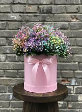 Цветочная композиция из Гипсофила и Розы в шляпной коробке в Теплой Горе