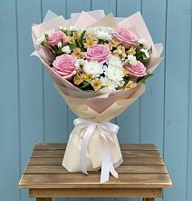 Букет цветов из:  Гвоздики, Орхидеи и Розы в Теплой Горе