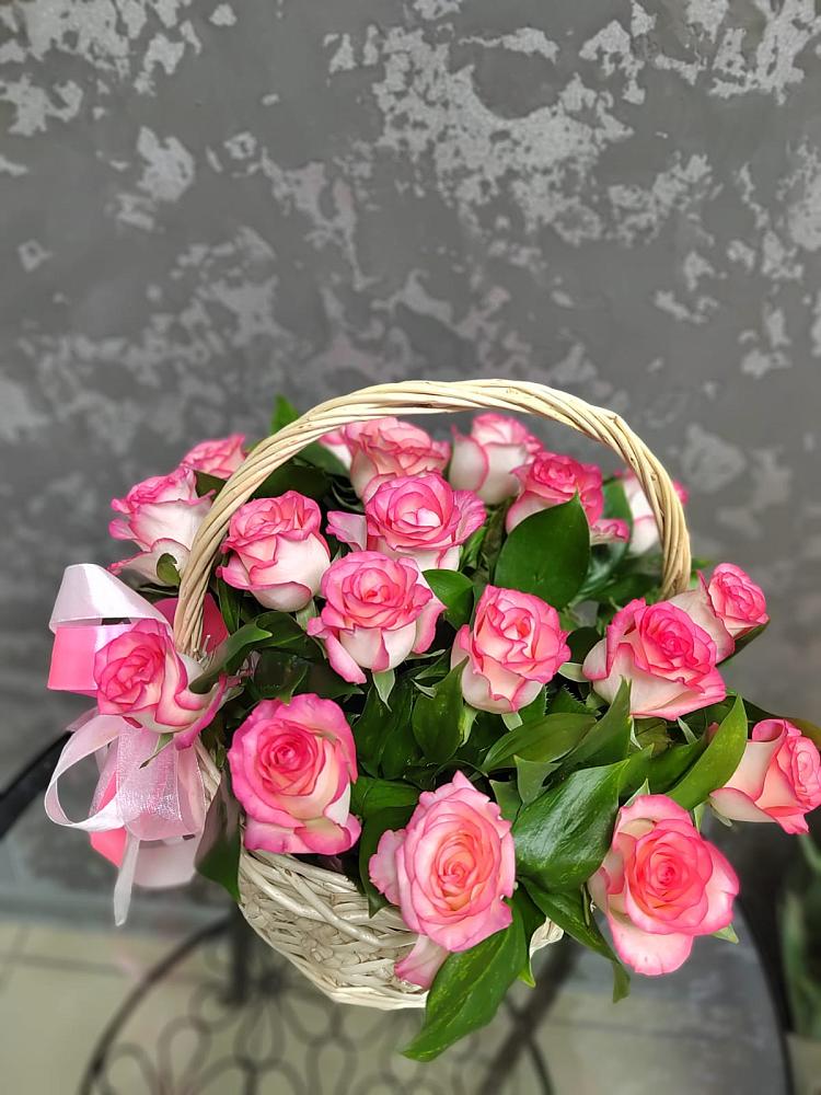Цветочная композиция из Розы в корзине в Теплой Горе