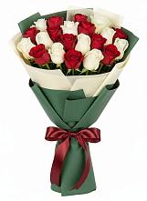 Букет Микс из красных и белых роз в Теплой Горе