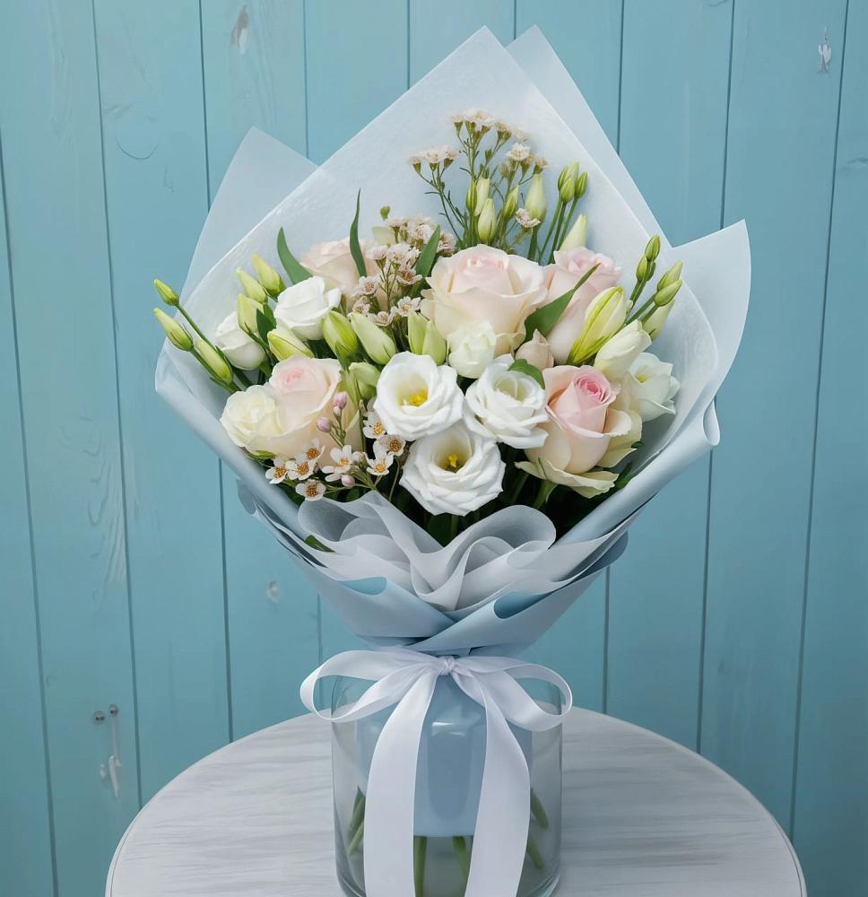 Букет цветов из: Розы и Лизиантусы в Теплой Горе