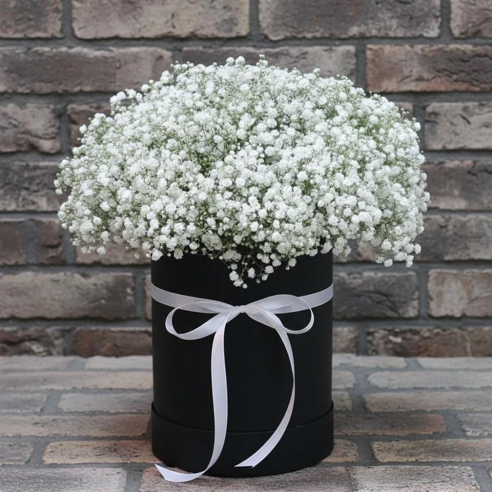 Цветочная композиция из Гипсофила в шляпной коробке в Теплой Горе