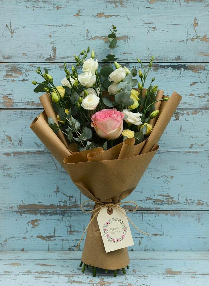 Букет цветов из: Розы и Лизиантусы в Теплой Горе