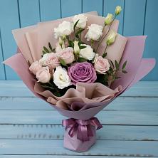 Букет цветов из:  Розы и Лизиантусы в Теплой Горе