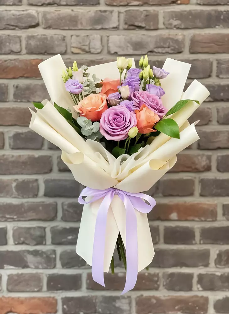 Букет цветов из: Лизиантусы и Розы в Теплой Горе