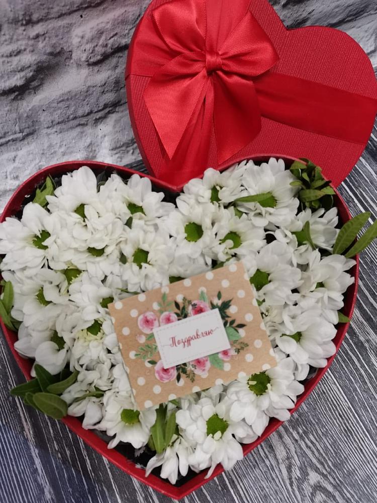 Цветочная композиция из Хризантемы в виде сердца в Теплой Горе