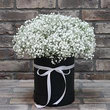 Цветочная композиция из Гипсофила в шляпной коробке в Теплой Горе